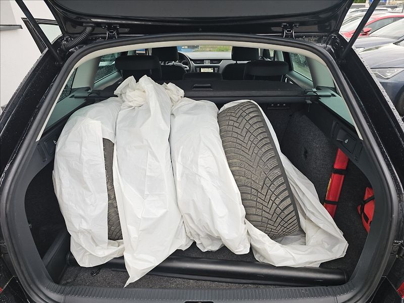 Škoda Octavia III 2,0TDi 110KW Edition + - fotka 26 z 46