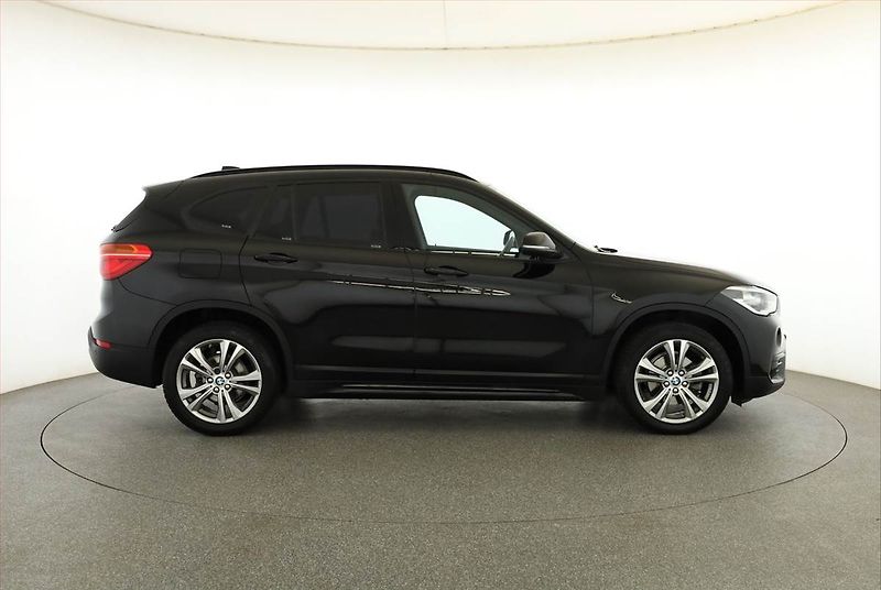 BMW X1 (2019) sDrive18i, Automat, Serv.kniha - fotka 6 z 20
