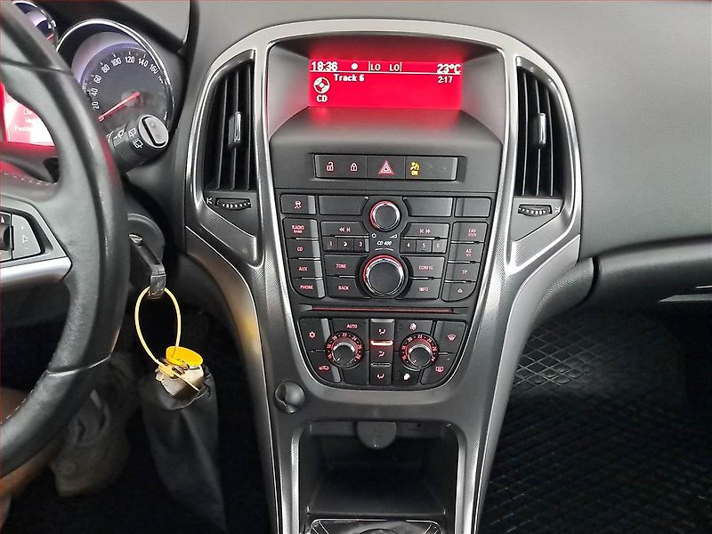 Opel Astra (2011) 1.6 16V, Tempomat - fotka 12 z 16