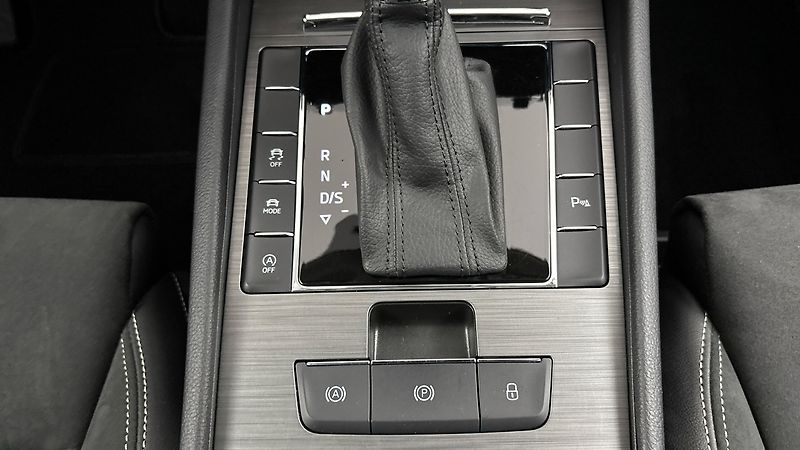 Škoda Superb 2.0 TDI DSG Style Combi - fotka 24 z 30