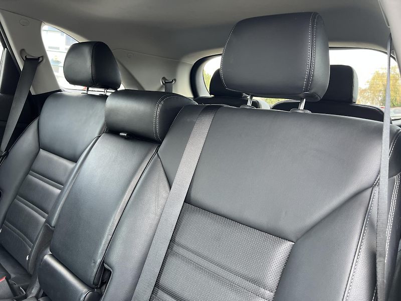 Kia Sorento 2.2CRDi REBEL 4x4 KŮŽE 7MÍST - fotka 31 z 52