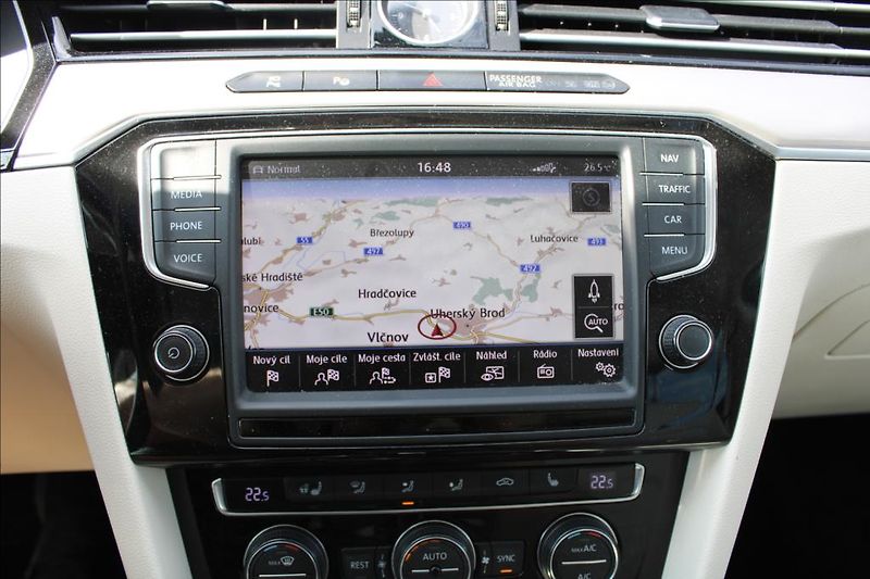 Volkswagen Passat 2,0 TDi  HIGHLINE, 4 x 4, DSG - fotka 30 z 38