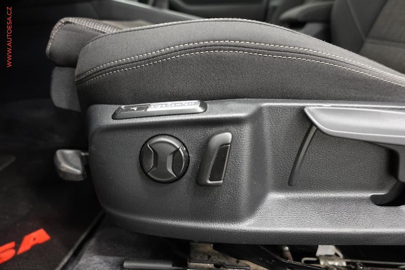Volkswagen Passat (2015) 2.0 TDi, Comfortline, panor - fotka 21 z 21
