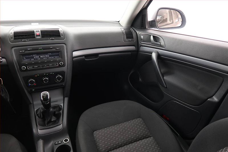 Škoda Octavia (2011) 1.6 TDI, Tempomat - fotka 8 z 15
