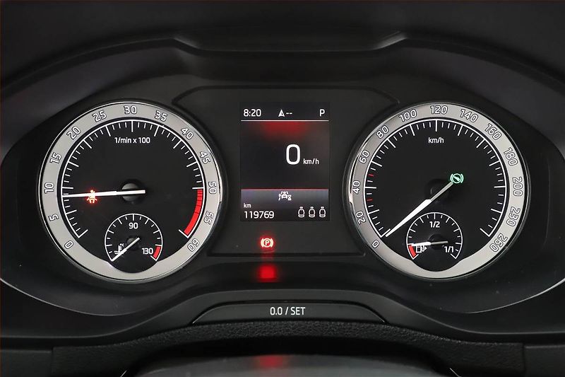 Škoda Karoq (2019) 1.6 TDI, Automat, Tempomat - fotka 8 z 17