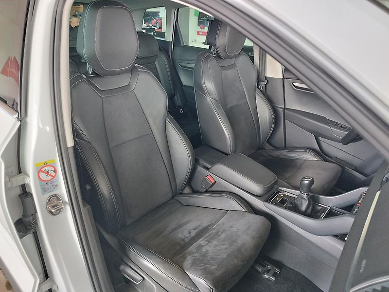 Škoda Karoq (2017) 1,0TSI,85KW,FULL,LED,ALU,KŮŽE - fotka 17 z 34