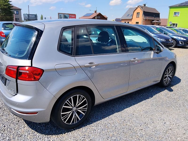 Volkswagen Golf Sportsvan (2015) - fotka 10 z 27