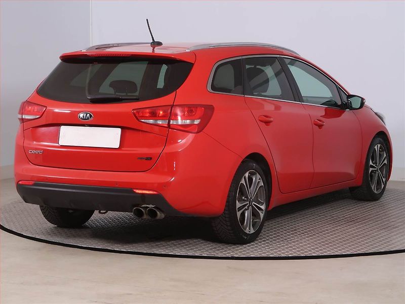 Kia Ceed (2016) GT Line 1.0 T-GDI, ČR,1.maj - fotka 5 z 22