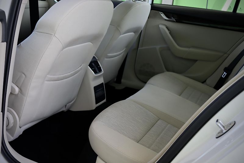 Škoda Octavia 3 Combi 1.4 TSI 110 kW DSG - fotka 21 z 42