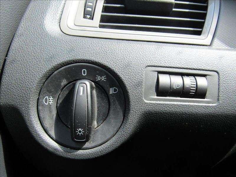 Škoda Rapid 1,2 MPi Active - fotka 20 z 27