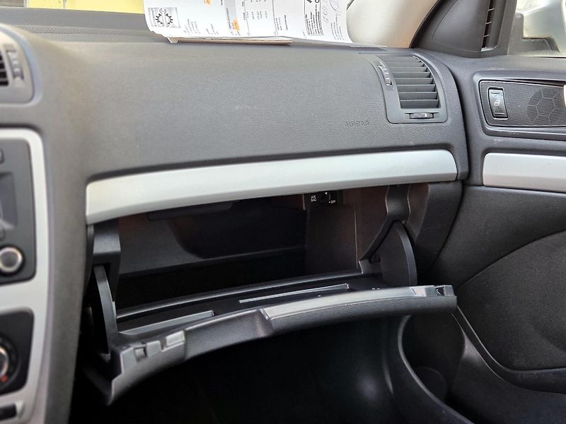 Škoda Octavia 1,4TSi 1.maj, rozvody, xenony  - fotka 33 z 43