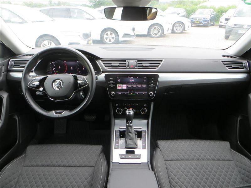 Škoda Superb 2,0 TDI Ambition DSG TAŽNÉ ČR - fotka 26 z 26