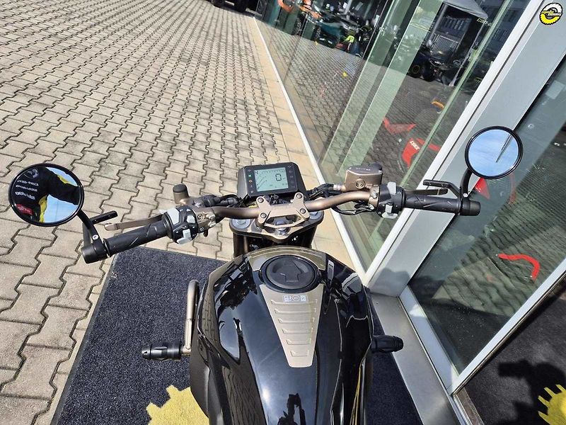 Zontes 125 G1 (2026) 125 Scrambler - drátěná kola - fotka 19 z 19