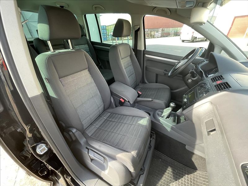 Volkswagen Touran 1,4TSI 103kW*jen 96.tis.km*Roz - fotka 25 z 40