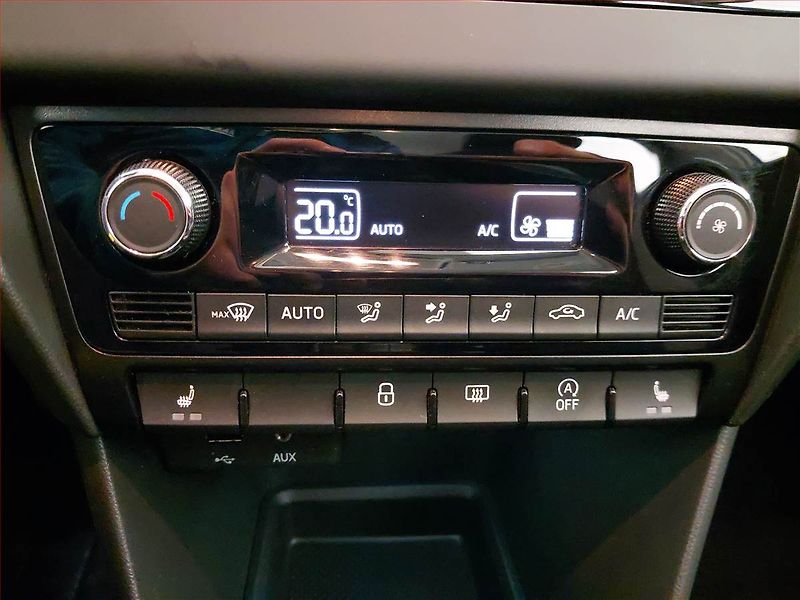Škoda Rapid (2016) Spaceback 1.2 TSI, ČR,1.maj - fotka 13 z 19