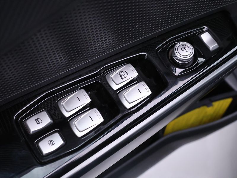 SsangYong XLV 1,6 e-XDi 85kW Klima 1.Maj - fotka 15 z 31