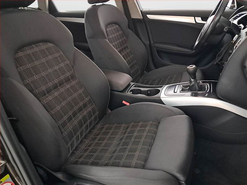 Audi A4 (2011) 2.0 TDI - fotka 9 z 17