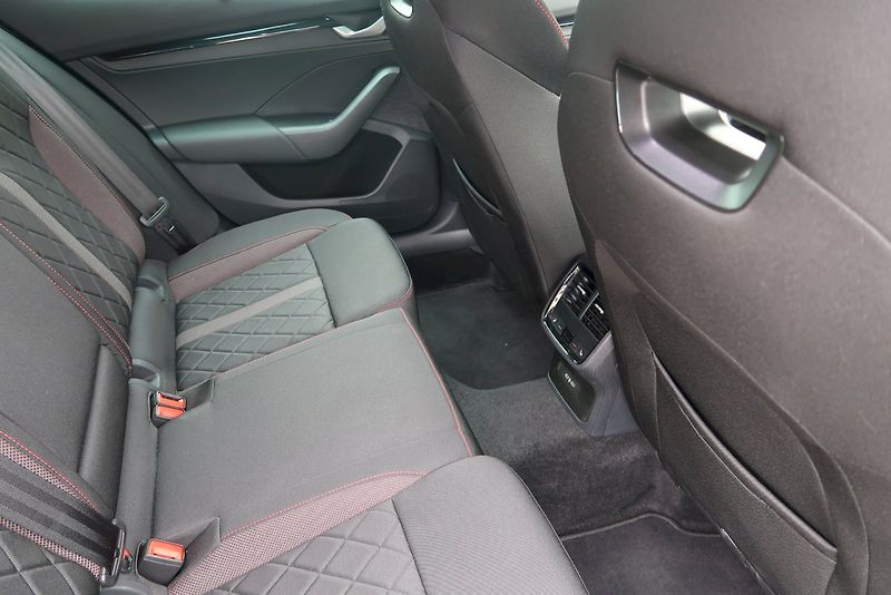 Škoda Octavia (2025) RS 2,0 TSI 195 kW DSG - fotka 22 z 30
