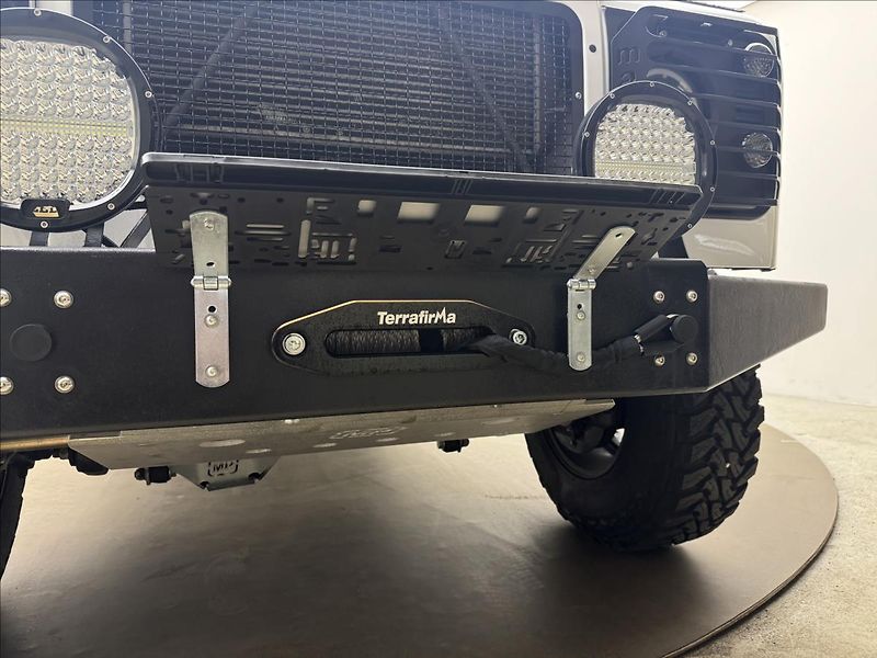Land Rover Defender 2,5 130 Td5 90kW PO RENOVACI - fotka 37 z 45