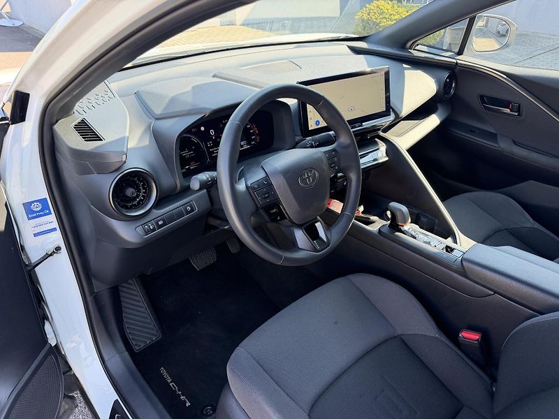 Toyota C-HR 1,8i hybrid automat navigace - fotka 13 z 21
