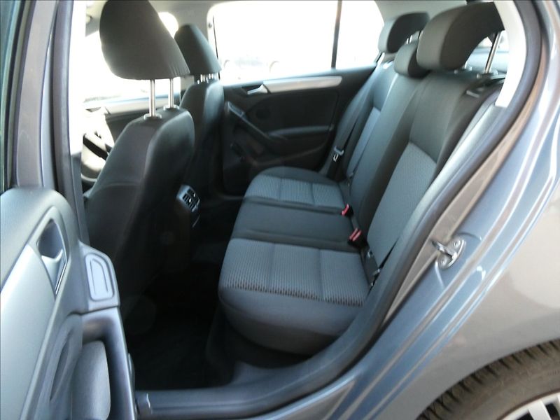 Volkswagen Golf 1,6 MPi 75kW DSG klima - fotka 20 z 40