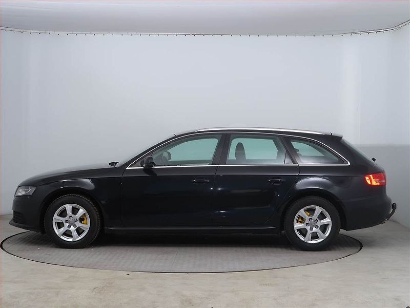 Audi A4 (2010) 2.0 TDI, Automat, Xenony - fotka 3 z 15