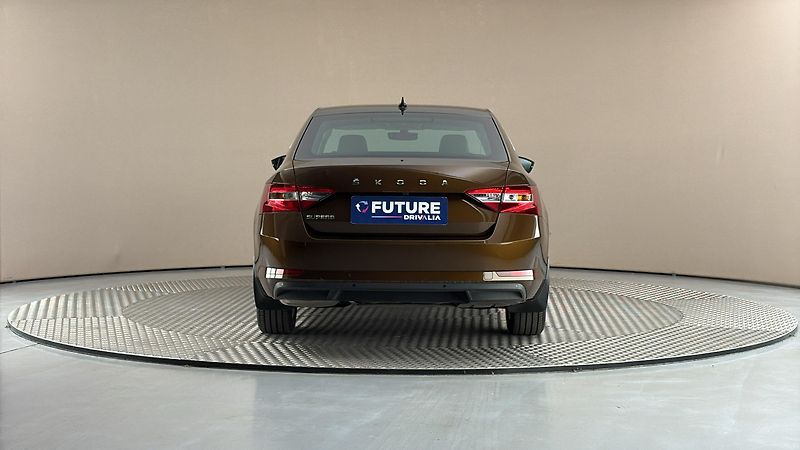 Škoda Superb 1.5 TSI DSG Style - fotka 5 z 30