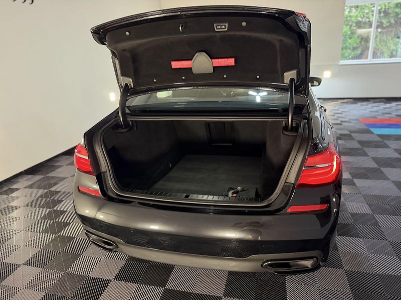 BMW Řada 7 BMW 740d xDrive M-Paket CZ - fotka 42 z 50