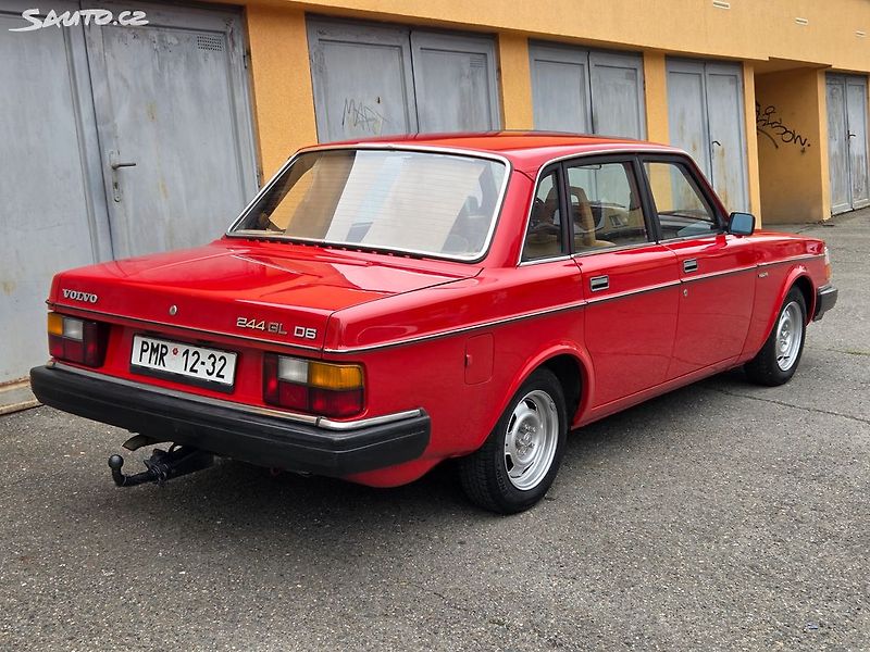 Volvo 240 (1979) 2.4 D6 Top Karoserie a lak - fotka 10 z 31