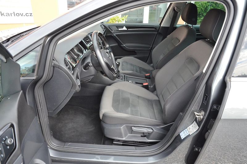 Volkswagen Golf (2017) 2.0 TDi 110kW HIGHLINE / LED - fotka 18 z 38