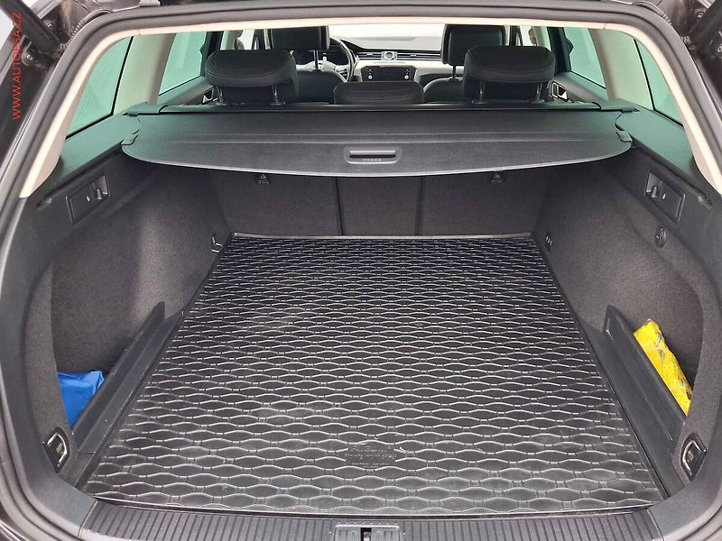 Volkswagen Passat (2019) 1.5TSi, ČR, Highline, LED - fotka 7 z 19
