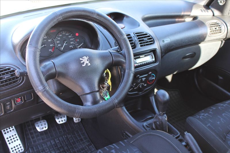 Peugeot 206 1,4 i  KLIMATIZACE - fotka 17 z 20