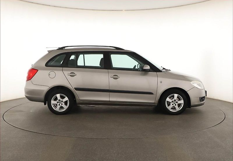 Škoda Fabia (2008) Elegance 1.2 12V, Serv.kniha - fotka 6 z 15