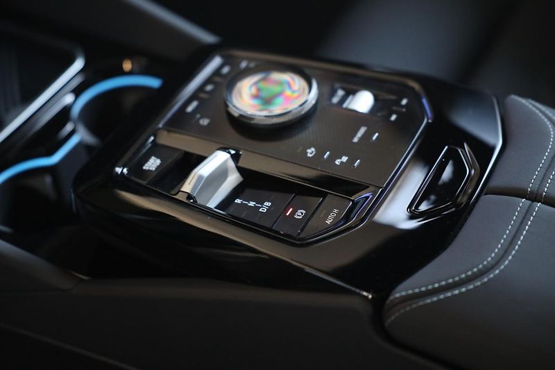 BMW i5 M60 xDrive sedan - fotka 11 z 17