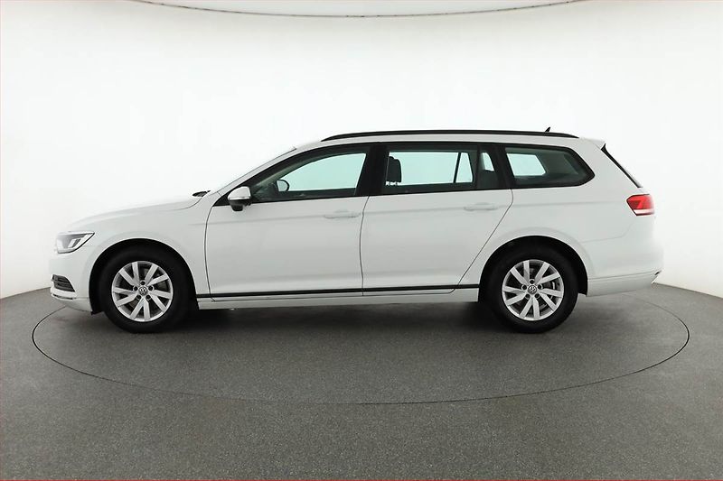 Volkswagen Passat (2017) 2.0 TDI, Serv.kniha, Navi - fotka 3 z 15