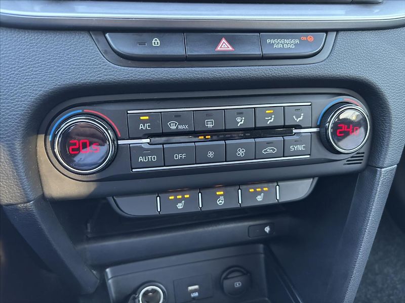 Kia Ceed 1,5 TGDi TOP ZÁRUKA NAVI KAMER - fotka 27 z 41