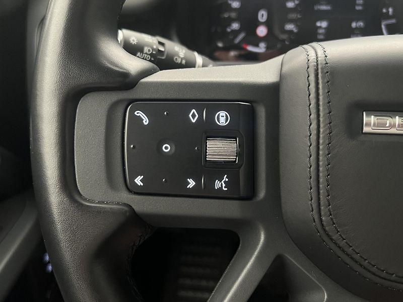 Land Rover Defender 110 D300 HSE AUT CZ - fotka 25 z 51