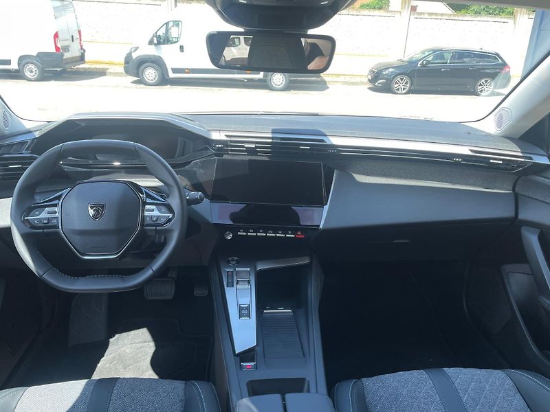 Peugeot 408 (2025) Allure Plug-in Hybrid 180k - fotka 2 z 9