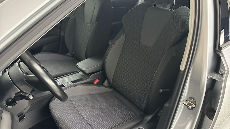 Škoda Octavia 2.0 TDI Ambition Combi - fotka 15 z 24