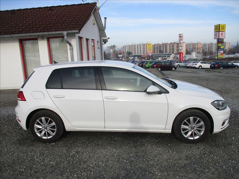 Volkswagen Golf 1,0 TSI,klima,Apple/Android - fotka 5 z 28