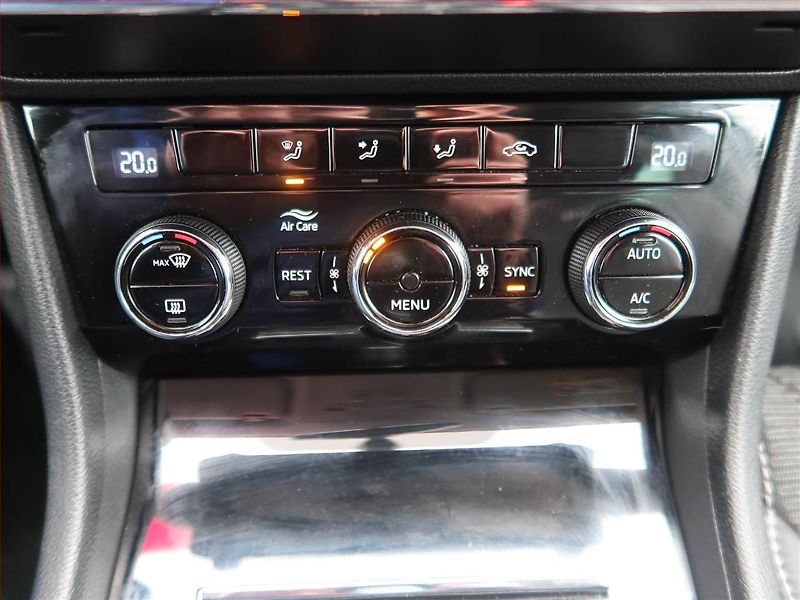 Škoda Superb (2018) 2.0 TDI, Navi, Bi-Xenony - fotka 15 z 17