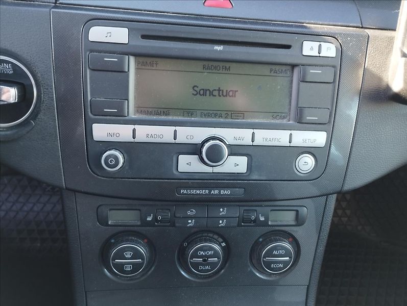 Volkswagen Passat 2,0 TDi 103KW - fotka 13 z 15
