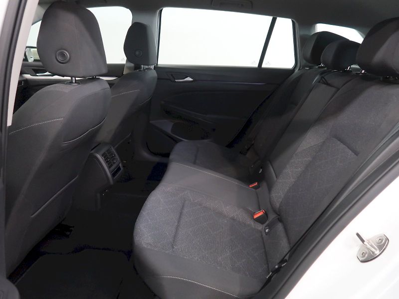 Volkswagen Golf (2022) LIFE VARIANT 1,5TSI 96KW LED A - fotka 31 z 37