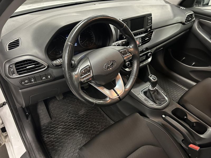 Hyundai i30 (2018) 1.0T-GDi Fastback 88kW Alu - fotka 6 z 22