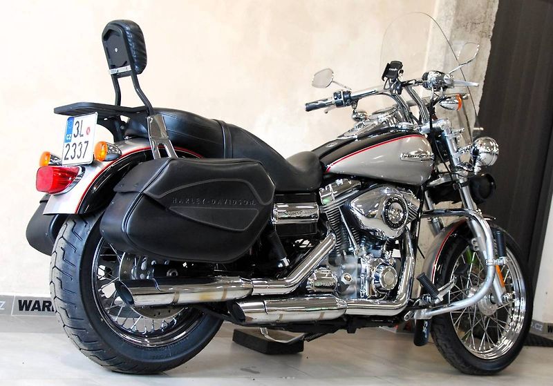 Harley-Davidson FXDC Dyna Super Glide Custom (2009) 2. - fotka 3 z 20