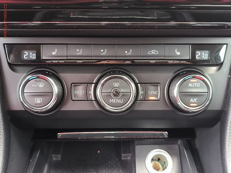 Škoda Superb (2017) 1.4 TSi, Style, bixen, panor - fotka 17 z 23