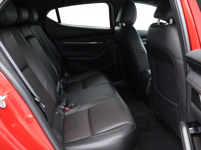 Mazda 3 2,0 Skyactiv-X180 GT Plus Bose - fotka 13 z 36