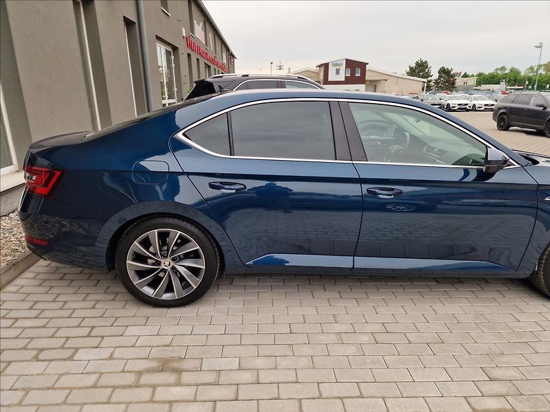 Škoda Superb 2.0TDI 140kW L&K 4x4 DSG, ČR - fotka 41 z 50