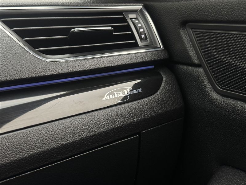 Škoda Superb 2,0 DSG L&K DPH NZ.TOP DCC TZ - fotka 30 z 49