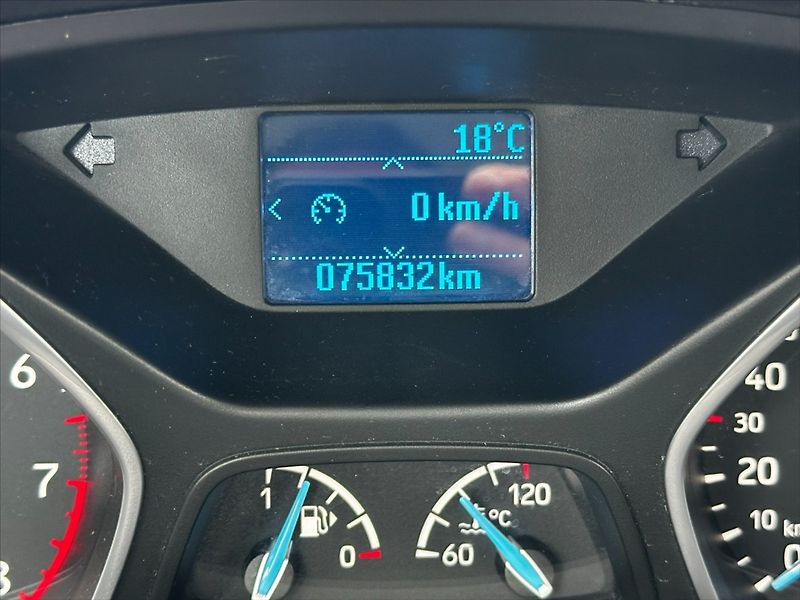 Ford Focus 1,6 i 16V 77kW-CZ-1 MAJITEL!! - fotka 22 z 32